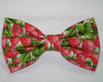 Strawberry Bow tie, Red Strawberries & Green Leaves, Pre-tied Bow tie, Strawberry Festival, Bow ties for men, Boys Bow tie, Girls Hair Bow