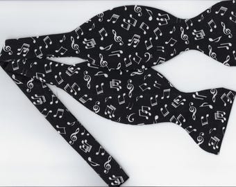 Pajarita musical, notas musicales blancas sobre fondo negro, para atar y preatada, regalo para profesores, corbatas para recitales, pajaritas para hombre, pajarita para niño, lazo para el pelo para niña