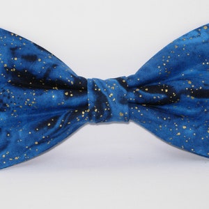 Gold Dust Bow Tie, Metallic Gold Flakes on Midnight Blue, Pre-tied bow tie, Wedding bow tie, Bow ties for Men, Boy Bow tie, Girls Hair Bow