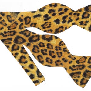 Vlinderdas met luipaardprint, donkere vlekken op goud, zelf te strikken of voorgestrikt, cadeau dierentuinhouder wilde dieren, vlinderdassen voor heren, vlinderdas jongens, haarstrik meisjes