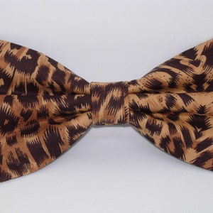 Vlinderdas met luipaardprint, kleine bruine luipaardprint, voorgestrikte vlinderstrik, wild dier, safari grote kat, vlinderdassen voor mannen, vlinderdas jongens, haarstrik meisjes