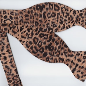 Vlinderdas met luipaardprint, kleine bruine vlekken, zelfstrikken en voorgestrikt, wild dier, safari grote kat, vlinderstrikken voor heren, vlinderdas jongens, haarstrik meisjes