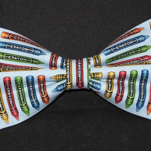Art Teacher Bow tie, Crayons on Light Blue, Pre-tied Bow tie, Teacher Gift, Student Gift, Bow ties for Men, Boys Bow tie, Girls Hair Bow