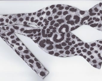 Snow Leopard Bow Tie, Charcoal Black Spots on White, Self-tie or Pre-tied, Exotic Big Cat, Safari Bow tie, Bow Ties for Men, Boy bow tie