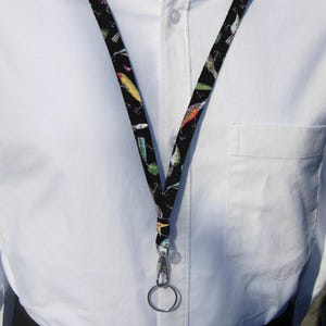 Angelband, Angelköder auf Schwarz, Sieger-Turnier-Geschenk, Handy-Handgelenkarmband, Sportfischer-Schlüsselanhänger, Angler-Schlüsselanhänger, Bootfahren