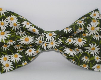 Daisy Bow Tie, Daisies on Dark Green, Floral Bow tie, Pre-tied Bow tie, Spring Weddings, Bow ties for Men, Boys bow tie, Girls Hair Bow