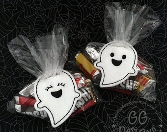 Ghost Treat Bag Topper in the hoop machine embroidery design