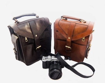 CLASSIC LEATHER CAMERA bag