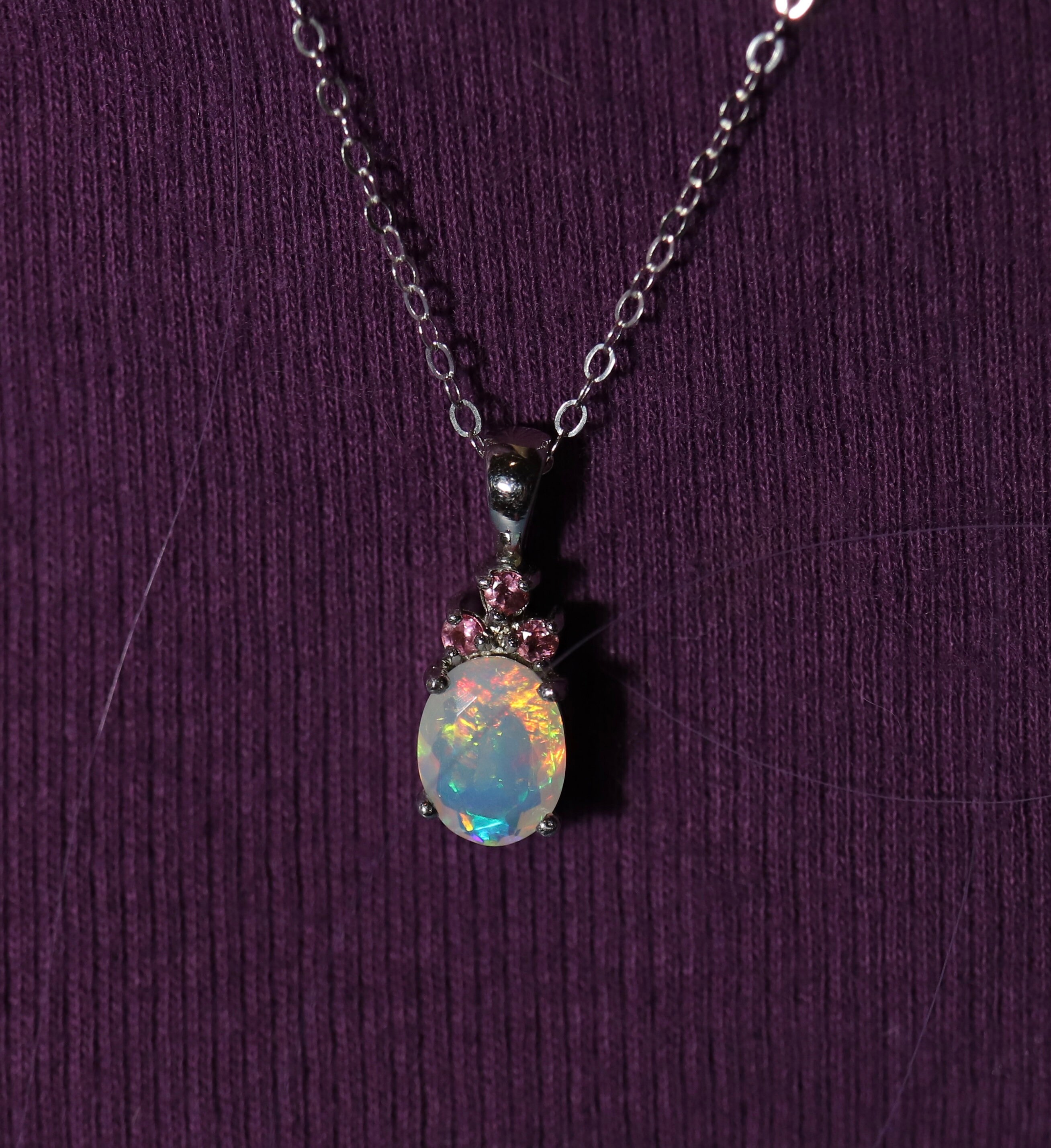 *NEW**STUNNING DIAMOND SHAPE BLUE FIRE OPAL 925 SILVER PENDANT 20" SILVER CHAIN *NEW**STUNNING DIAMOND SHAPE BLUE FIRE OPAL 925 SILVER PENDANT 20" SILVER CHAIN