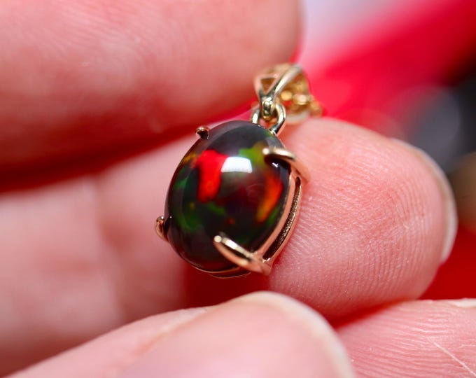 Opal Necklace in 14k Solid gold handmade with a 2ct Black Fire Opal Gemstone with a diamond cut 14k gold chain/Gold Opal Pendant/Black opal