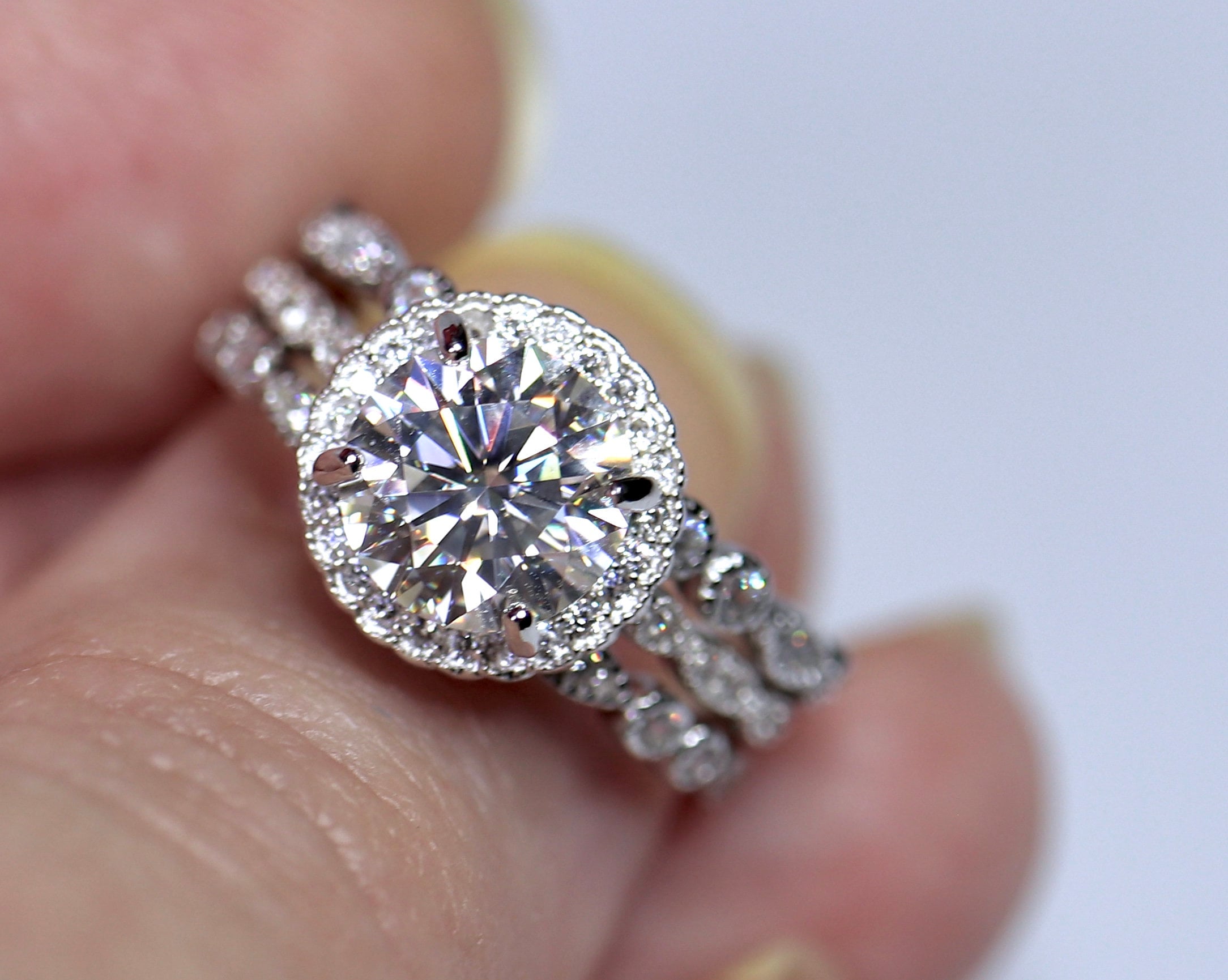 Do Jewelry Stores Sell Moissanite - Baby Viewer