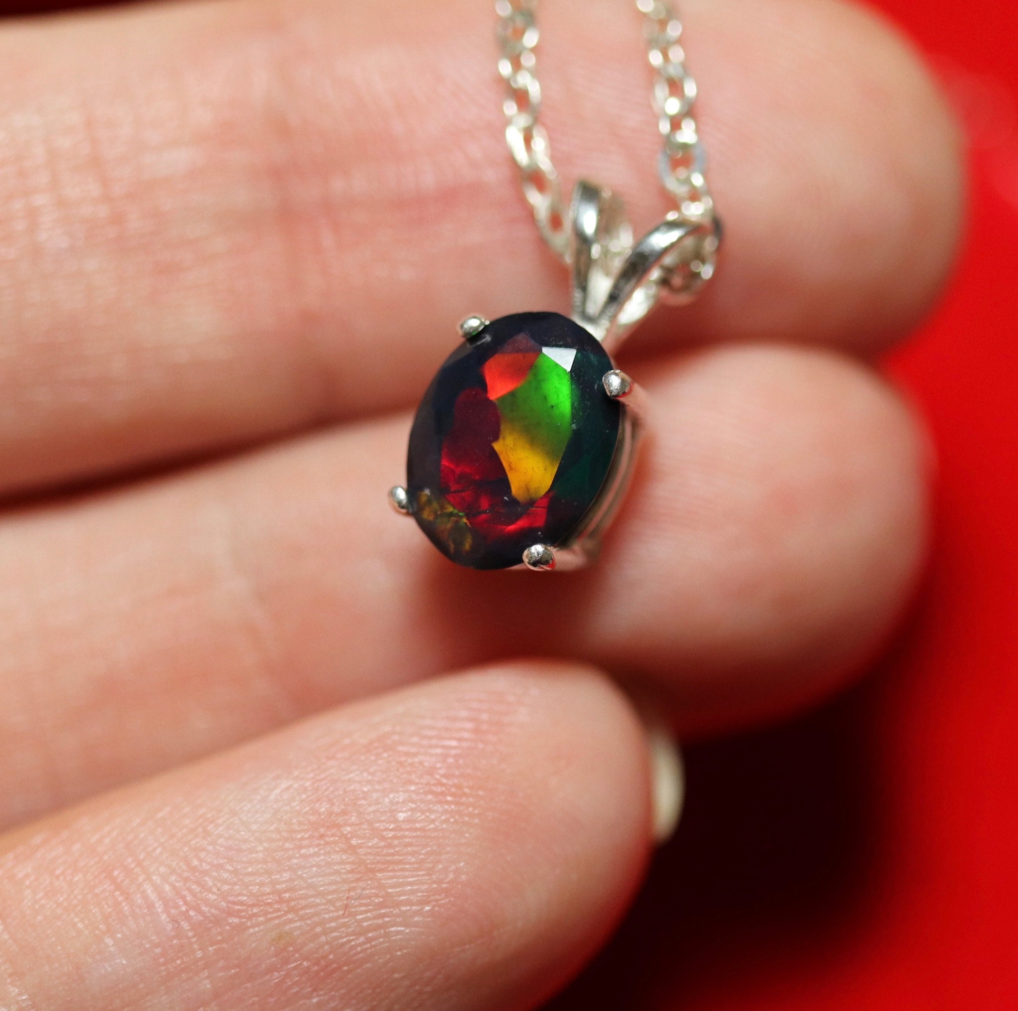 Buy 2 Carat Round cut 18k Rose Gold Black Opal GLAMIRA Pendant Arnecia |  GLAMIRA.co.uk