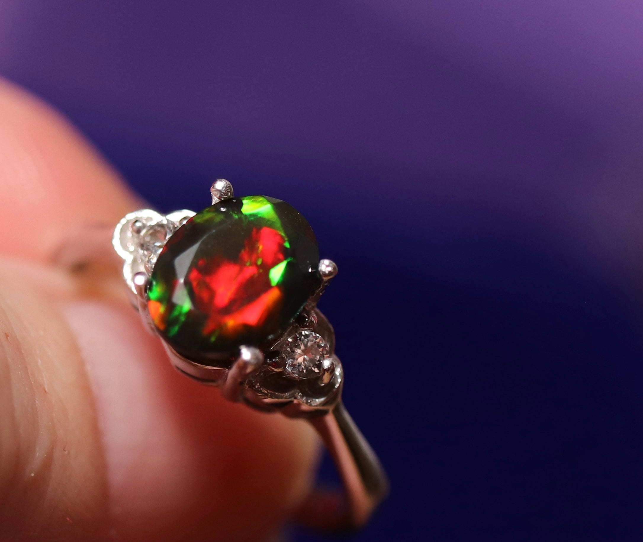 silver ring opal stone