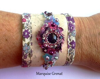 Bracelet manchette vegan brodé bohème romantique en argent améthyste liège écru Liberty fleuri violet bleu