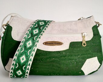 Creative design shoulder bag in ecru green cork and mouse key ring