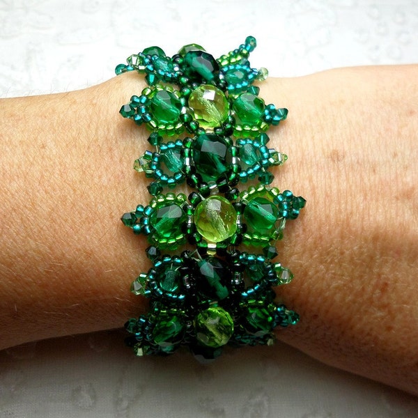 Bracelet créateur tissé de perles verre Bohème vert émeraude et péridot