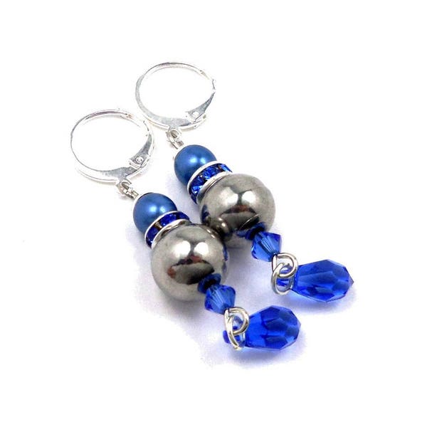 Boucles d'oreilles dormeuses à gouttes bleu saphir cristal Swarovski laiton et acier inox argenté moderne chic
