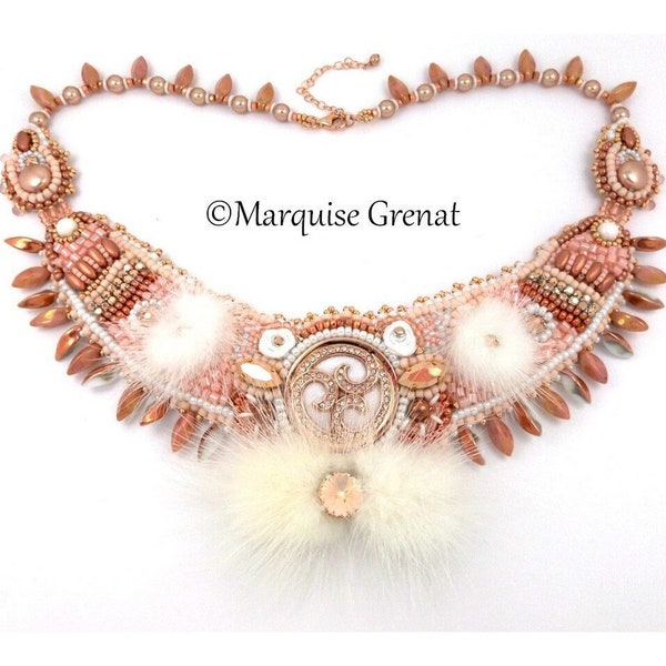 Collier créateur plastron brodé or rose blanc en cristal Swarovski fourrure