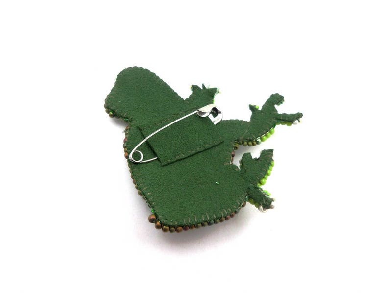 Designer brooch embroidered green tree frog in Swarovski crystal image 6