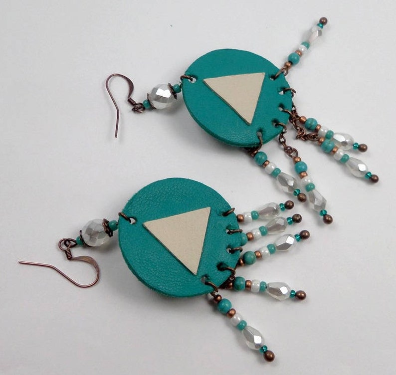 Boucles d'oreilles brodées turquoise blanc émeraude cuivre boho hippie chic cuir cristal Swarovski laiton image 4