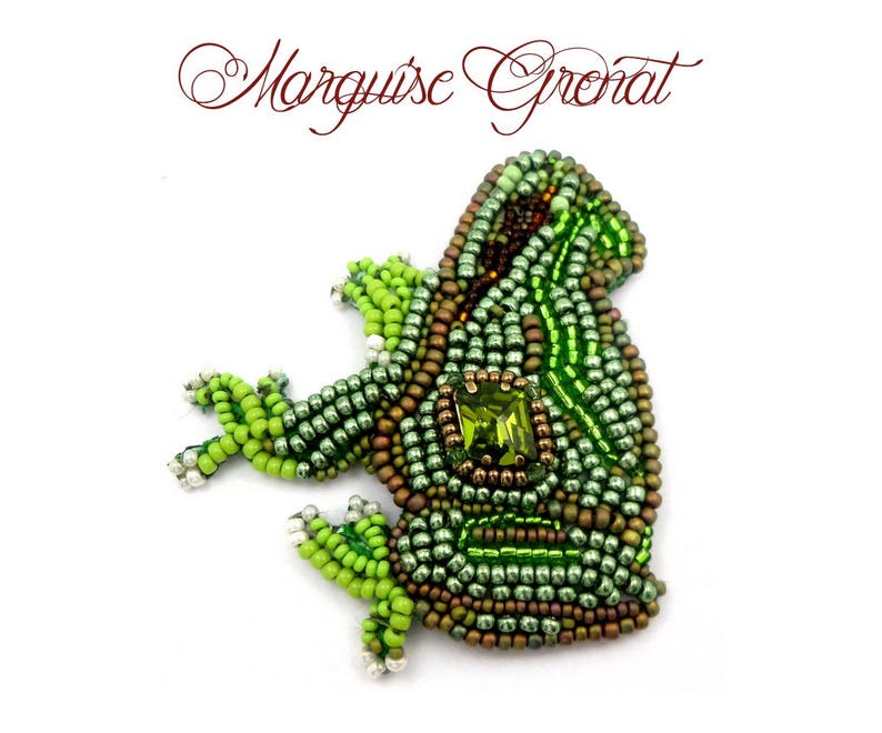 Designer brooch embroidered green tree frog in Swarovski crystal image 1