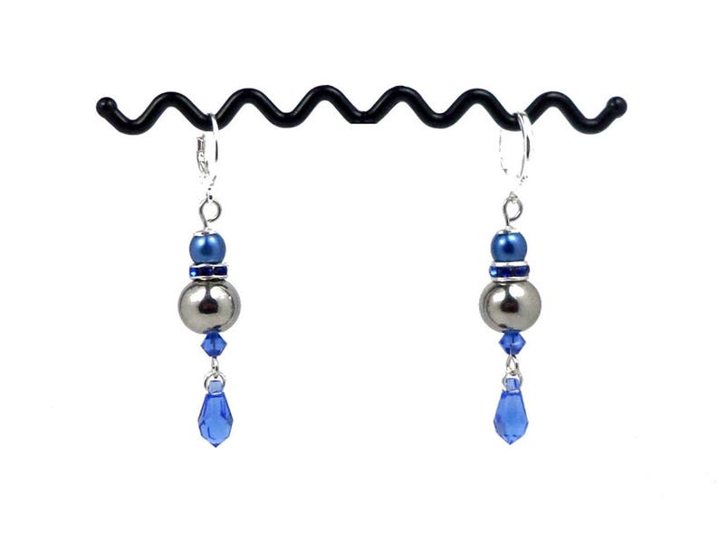 Boucles d'oreilles dormeuses à gouttes bleu saphir cristal Swarovski laiton et acier inox argenté moderne chic zdjęcie 3