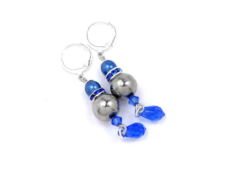 Boucles d'oreilles dormeuses à gouttes bleu saphir cristal Swarovski laiton et acier inox argenté moderne chic image 2