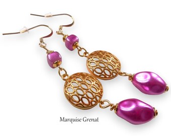 Boucles d'oreilles pendantes dorées à l'or fin perles verre de Bohème fuchsia