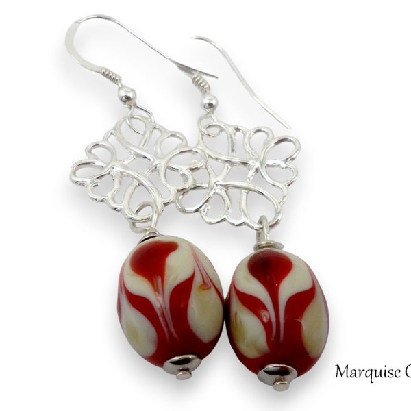 Boucles d'oreilles baroques en argent rouges et crèmes en verre de Bohème