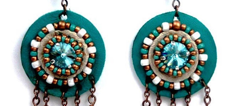 Boucles d'oreilles brodées turquoise blanc émeraude cuivre boho hippie chic cuir cristal Swarovski laiton image 5