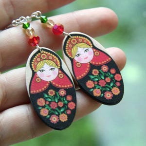 Russian doll earrings, matryoshka earrings, matryoshka doll, Russian folk earrings, Russian matryoshka, Flower earrings, black and red