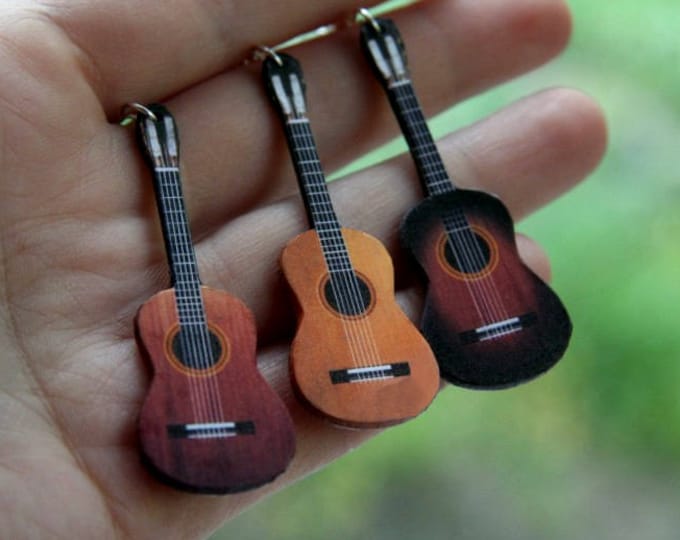 Pendientes clásicos de la guitarra, pendientes para el músico, joyería de la guitarra, guitarras miniatura, regalo para el guitarrista