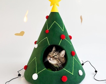 Christmas Tree Cat House: Festive Fleece Pet Bed