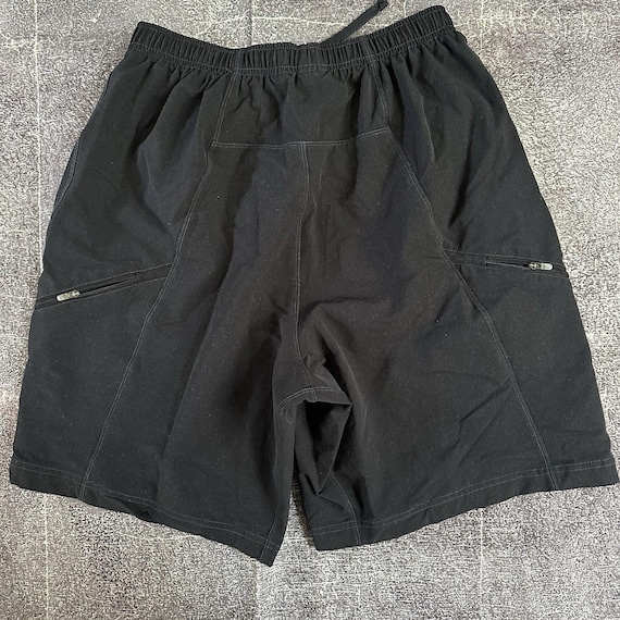 nike gym shorts with zipper pockets
