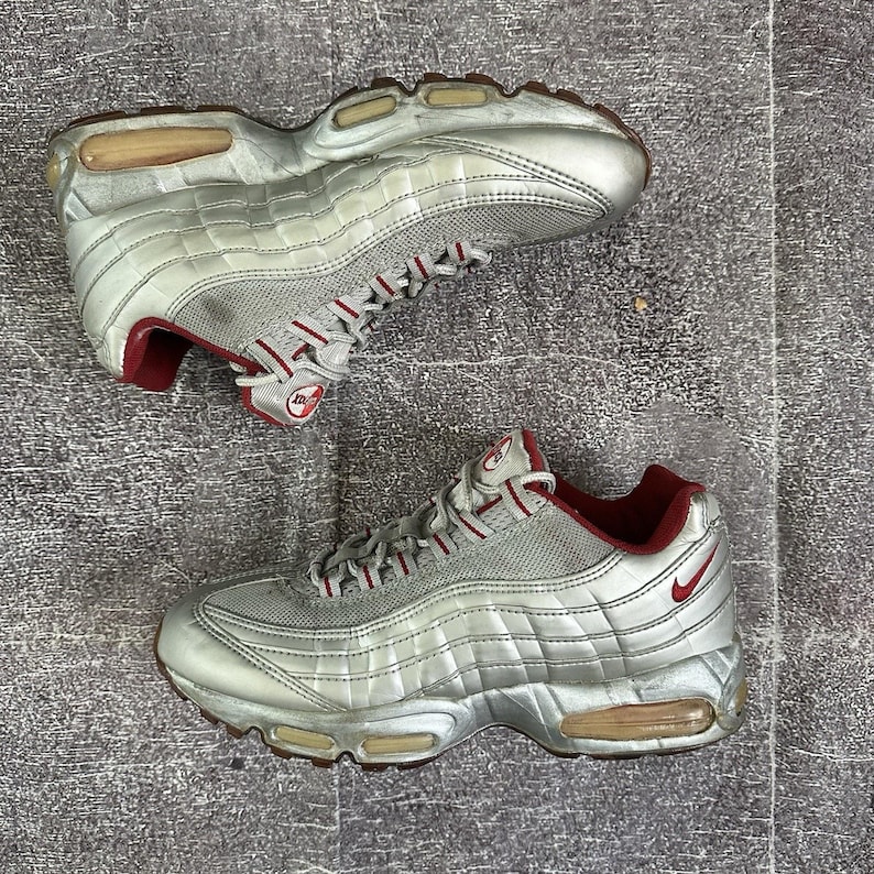 Zapatillas Nike Air Max 95 SL Vintage OG para hombre, color gris neutro, plateado y rojo, talla 8.5 (609088-061) imagen 1