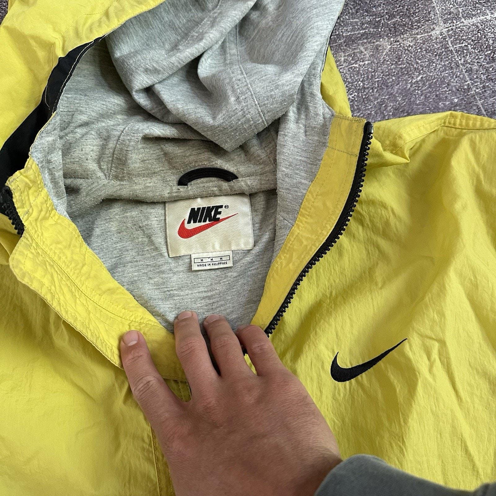 Men's Vintage 90's Nike Yellow Fleece Lined Hooded Windbreaker
