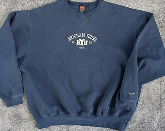 Men's Vintage 90's Nike Team BYU Cougars Navy Blue Gold Crewneck Sweatshirt Sz L