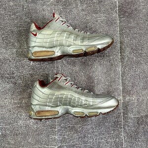 Zapatillas Nike Air Max 95 SL Vintage OG para hombre, color gris neutro, plateado y rojo, talla 8.5 (609088-061) imagen 2
