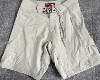 Herren Vintage Y2K Oakley Bone Weiß Rot Ungefüttert Badehose Board Shorts Gr. 30