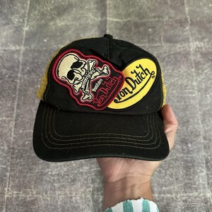 Gorra trucker snapback de malla patchwork amarilla y negra estilo vintage Y2K de Von Dutch para hombre imagen 1