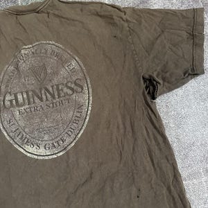 Men's Vintage Y2K Guinness Chocolate Brown Distressed Graphic T Shirt Tee Sz XL image 5