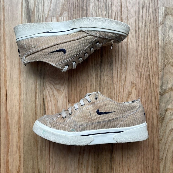 Women's Vintage 90s Nike Canvas GTS Beige Navy Blue Skate Low Tops
