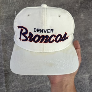 Mens Vintage 90s Sports Specialties Denver Broncos White Script Snapback Hat Cap
