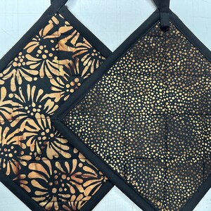 Black & Brown Quilted Pot Holders, Handmade Pot Pads, Housewarming Gift image 8