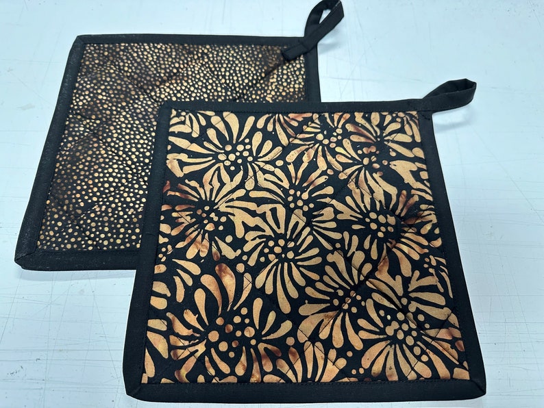 Black & Brown Quilted Pot Holders, Handmade Pot Pads, Housewarming Gift image 6