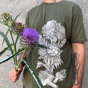 ARTICHAUTS t-shirt vert mousse - sérigraphie végétalienne d'art botanique