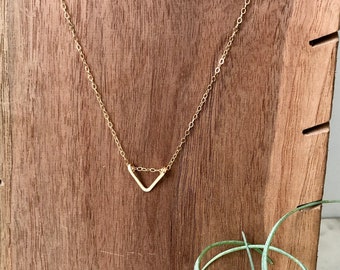 0.8mm thickness one hole charms findings OZ3622-120 Triangle Hammered raw brass 40x8mm