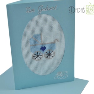 Carte d’anniversaire brodé bleu avec la poussette de bébé en bleu