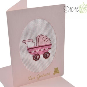 Tarjeta de nacimiento bordada rosa con cochecito rosa
