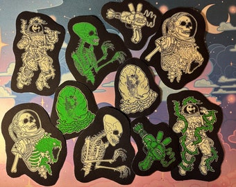 Dead space , skeleton astronauts, space gun, space ship, Alien, iron on patches green and black/white